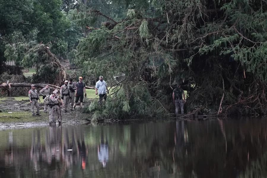 Confirman la muerte de 27 niñas del campamento Mystic