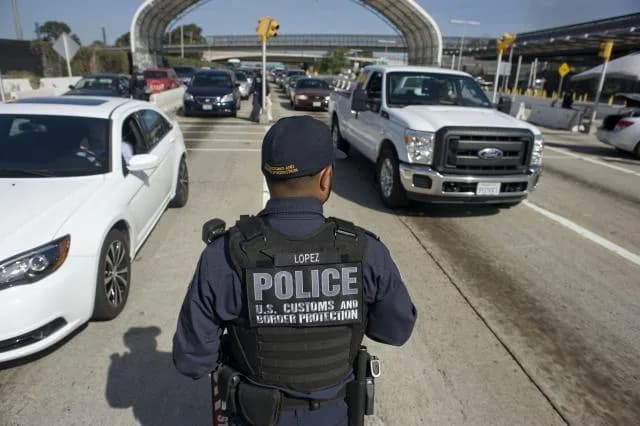 FBI acusa a agente de CBP
