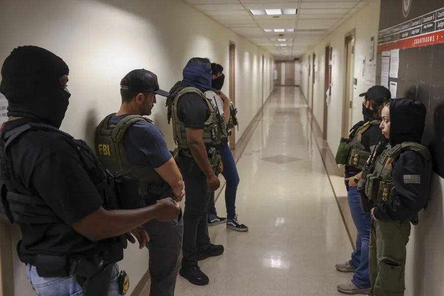 Usa perfiles raciales para detener a ciudadanos