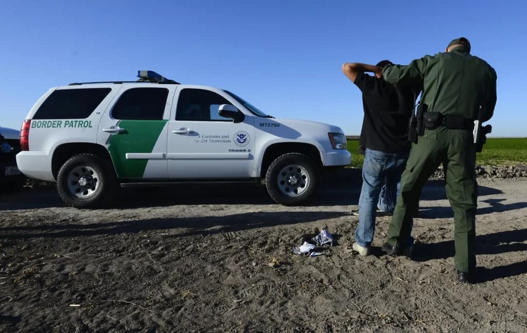 ¿Cómo operan los agentes migratorios encubiertos en la frontera?