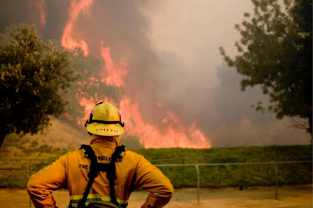 Presos son evacuados por incendio histórico en Colorado