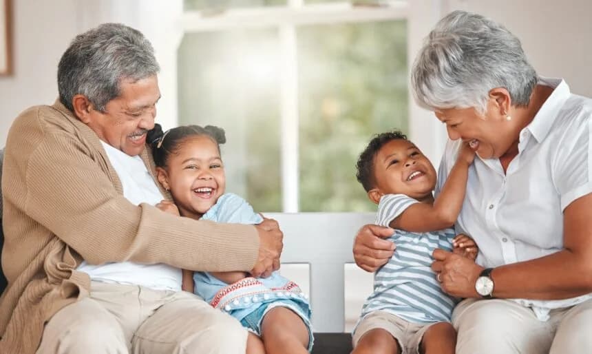 Abuelos fuertes y sanos: consejos caseros que cuidan su salud