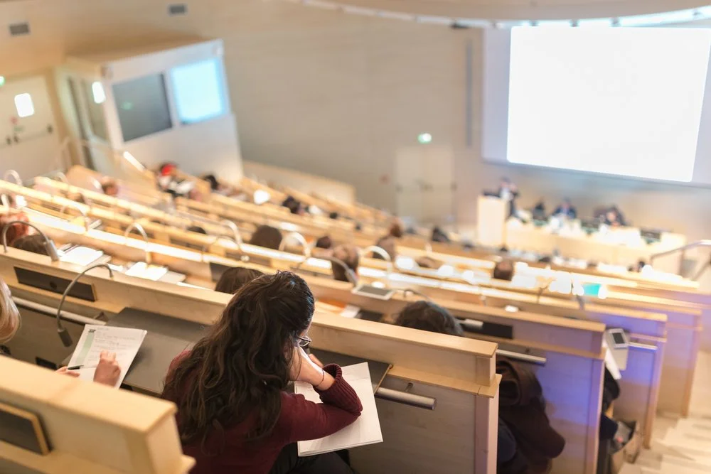 ¿Qué becas hay para latinos que buscan estudiar en EE.UU.?