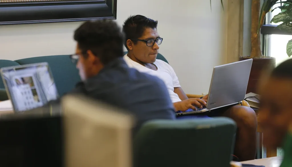 latinos en EE.UU. superan en estudios a mexicanos y venezolanos