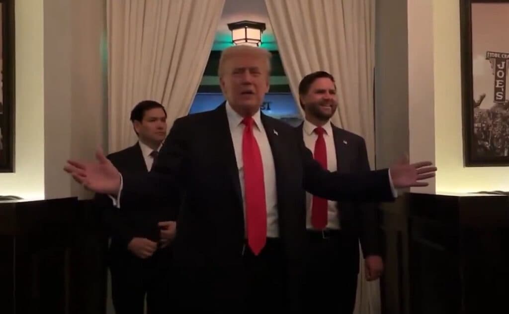Abuchean a Trump en Washington