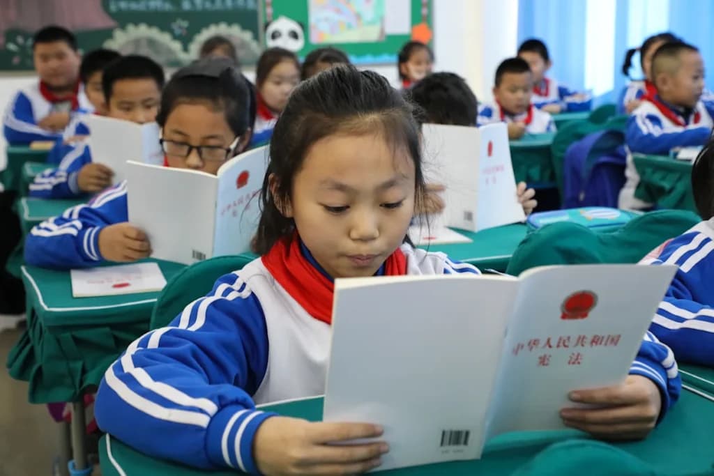Clases de IA ahora son obligatorias en China
