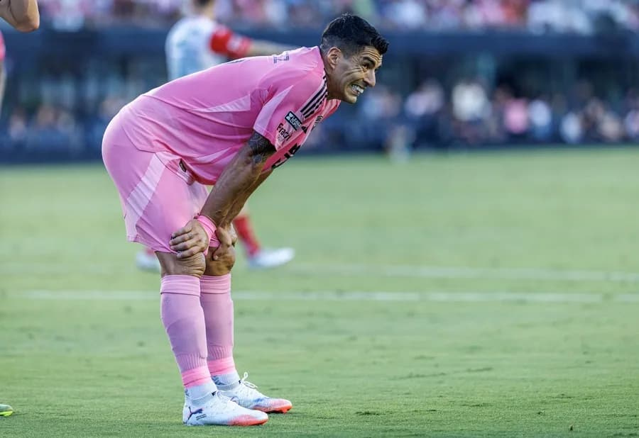 Luis Suárez escupe a técnico de Sounders