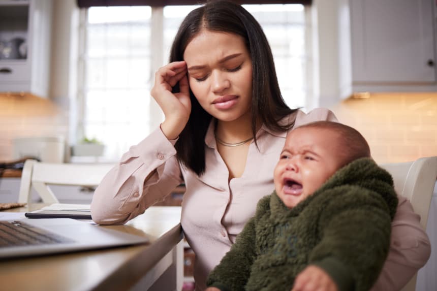 Madres latinas y depresión postparto: recursos y consejos clave