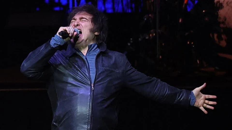 Milei canta en concierto de rock
