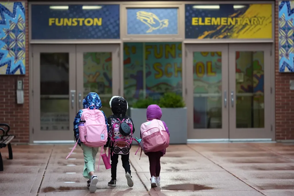Niños de Chicago viven con miedo tras redadas del ICE