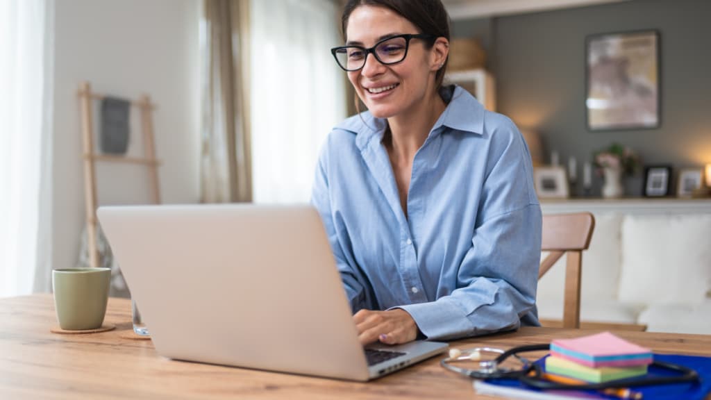 ¿Buscas trabajo? Estos 9 empleos pagan más de $55 la hora