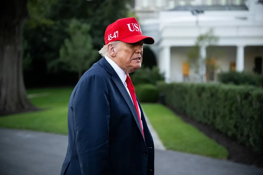 Trump arremete contra Bad Bunny por show en el Super Bowl