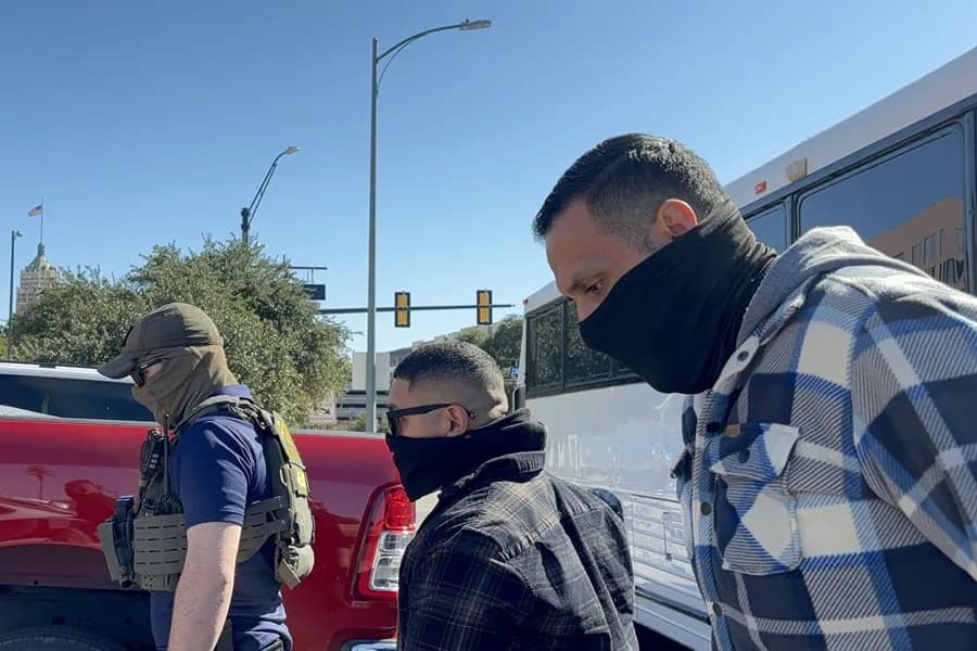 ICE visitará los hogares de unos 450.000 menores migrantes para verificar su seguridad