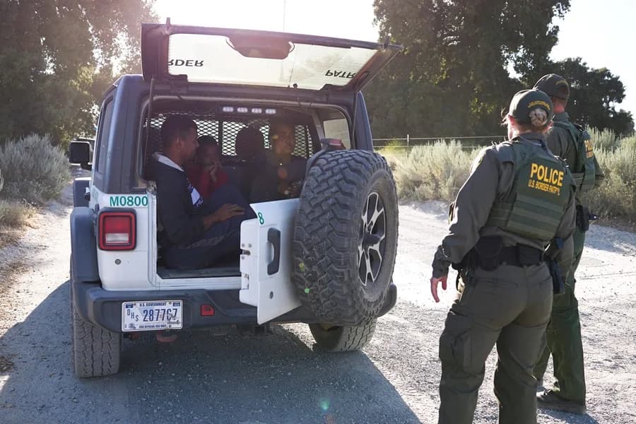¿Inmigrantes arrestados por ICE perderán la custodia de sus hijos?