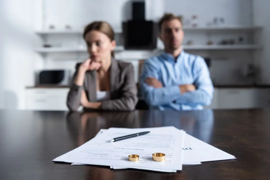 ¿Eres migrante y te divorciaste? Por esto podrían anular tu estatus