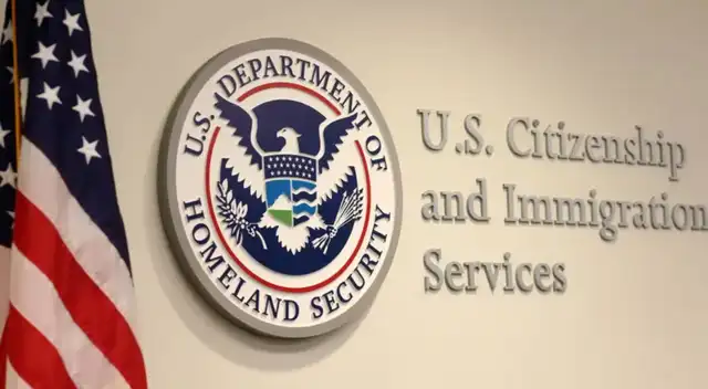 ¿Qué pasa si vence tu estatus y USCIS no responde?