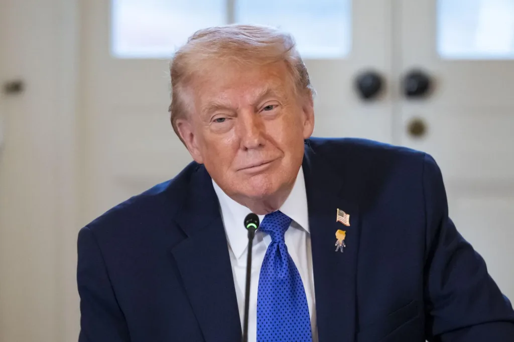 Trump advierte a Cuba de que ya no recibirá más dinero o petróleo de Venezuela