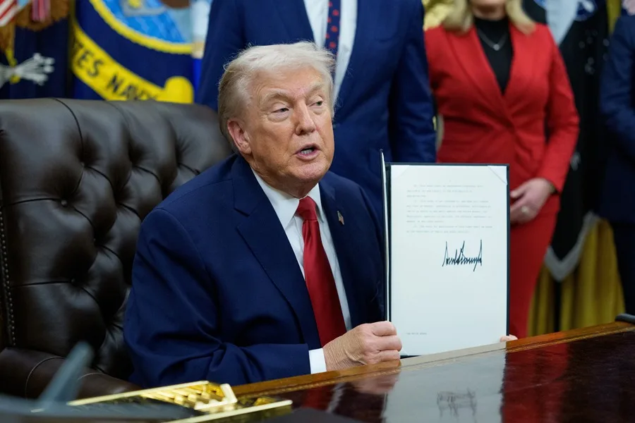 Trump castiga a países que vendan petróleo a Cuba