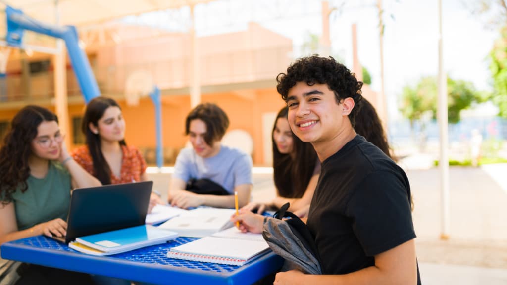 Top universidades con becas para estudiantes latinos en EE.UU.