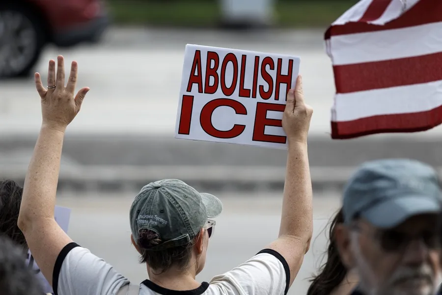 ¡Alerta inmigrantes! Las herramientas que usa ICE para rastrearte