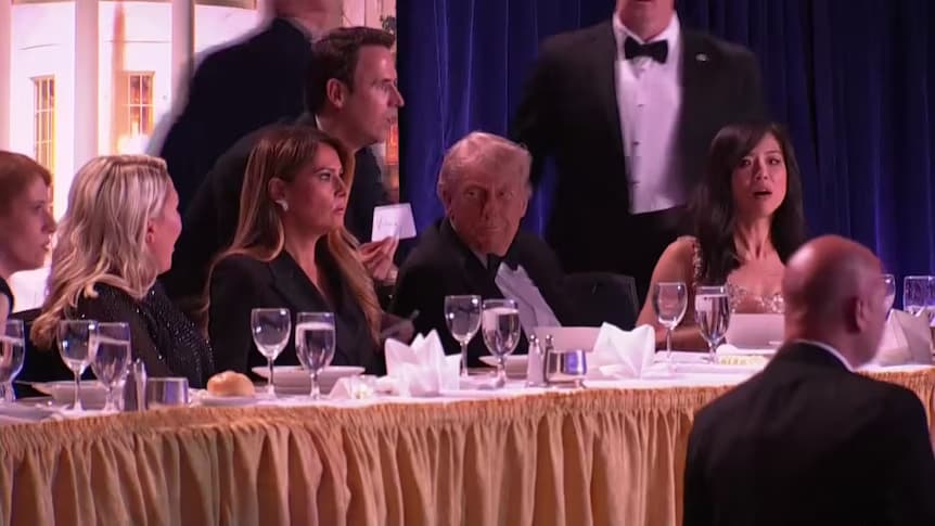 “El atacante ha sido detenido”, dijo Trump en redes sociales. Las autoridades identificaron al sospechoso como un hombre de California de 30 años