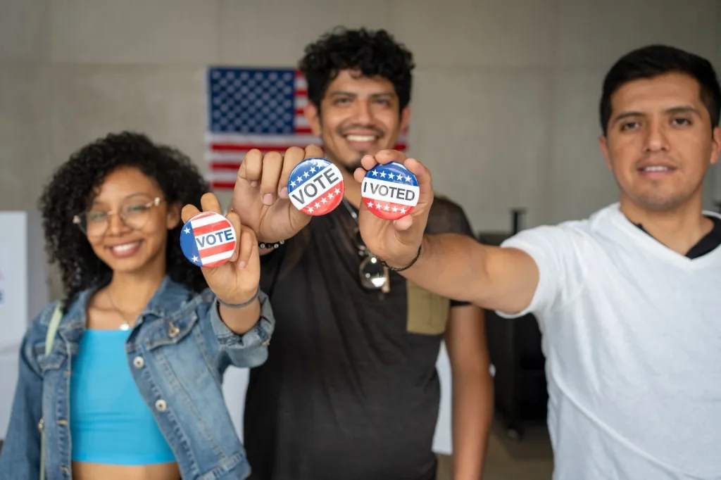 EN PORTADA: VOTO LATINO EN PELIGRO Un fallo de la Corte Suprema revierte protecciones para votantes negros y latinos.