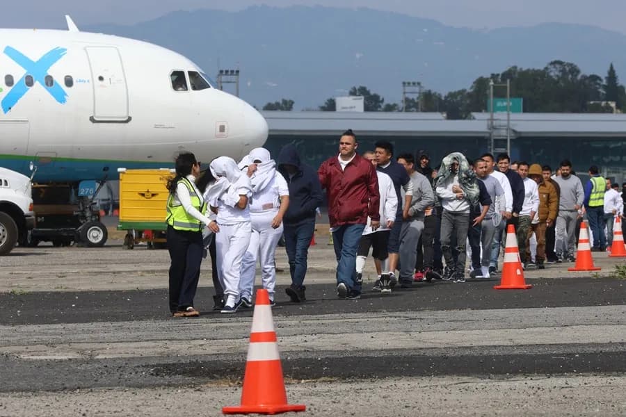 DHS dice que inmigrantes "serán deportados