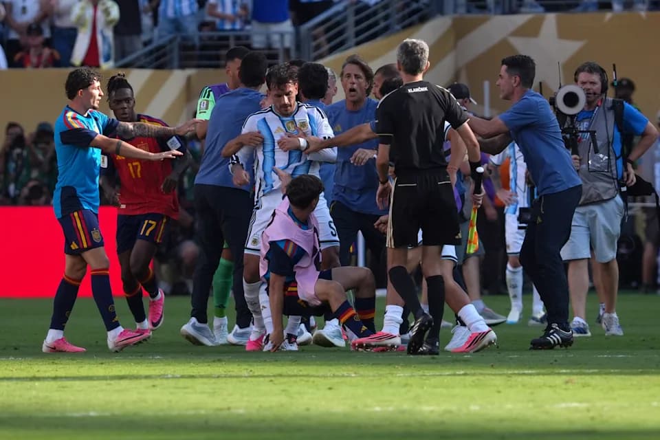 FIFA investiga a Gavi y a jugadores de Argentina