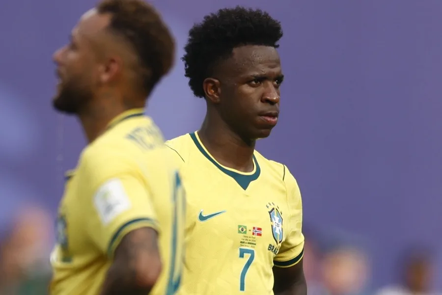 Vinícius Jr. reaparece tras cirugía estética facial