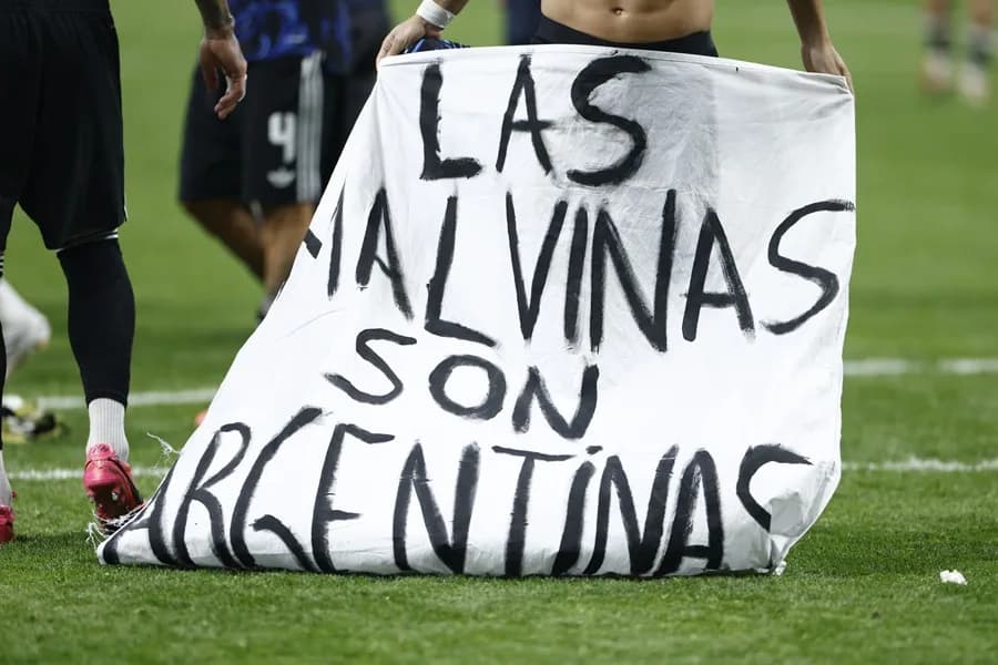 Reino Unido pide a FIFA castigo para Argentina por pancarta de Malvinas
