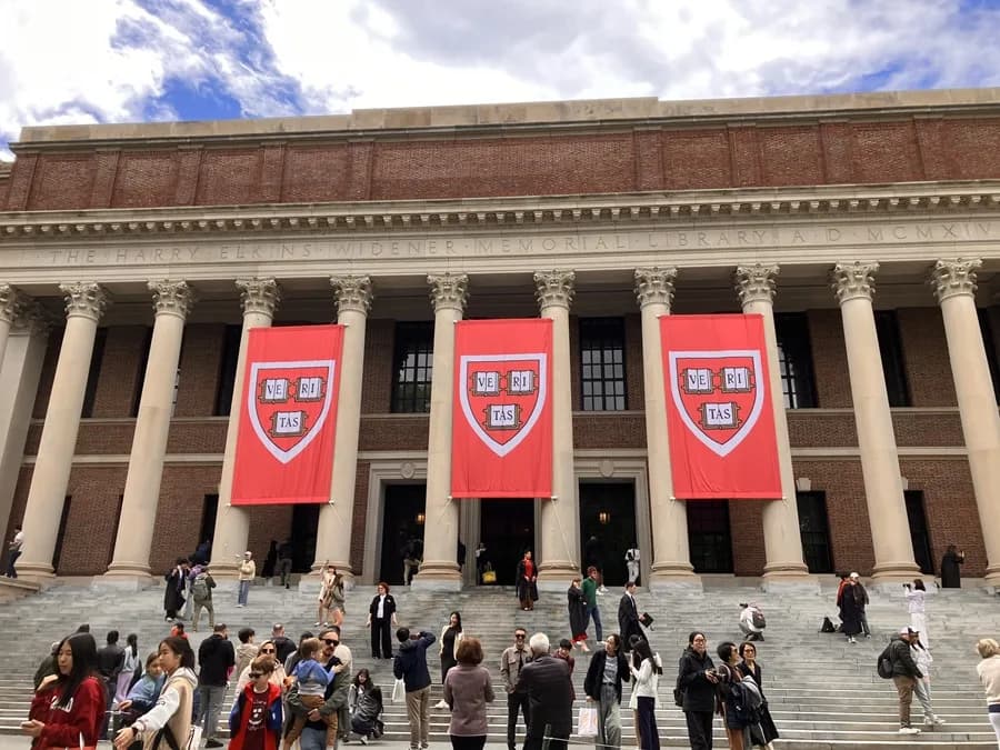 EE.UU. limitará visas de estudiantes internacionales