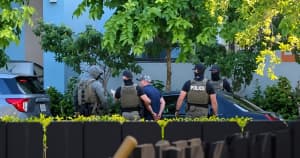 Crece presión en Doral para romper su acuerdo con ICE