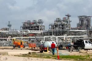 Guerra contra Irán seguirá disparando precios de gasolina, calefacción y viajes