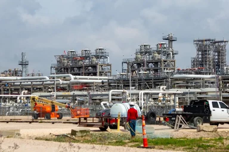 Guerra contra Irán seguirá disparando precios de gasolina