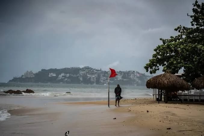 Sur de California enfrenta oleaje fuerte por el huracán Polo