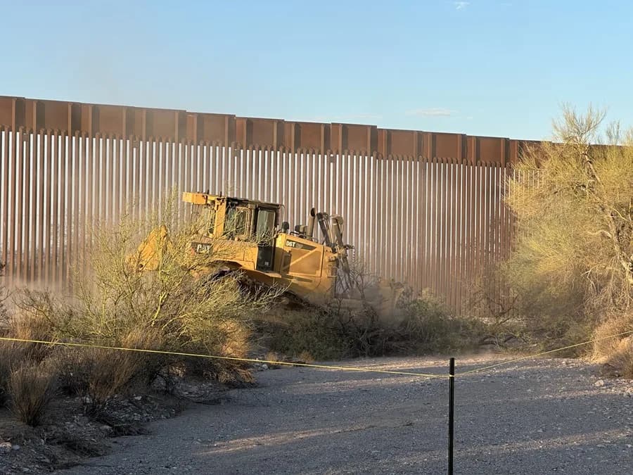 Trump inicia a la construcción del muro fronterizo