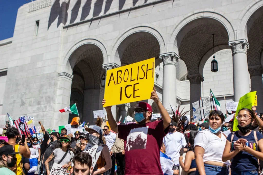 EN PORTADA: ICE AMENAZA A EMPRESAS