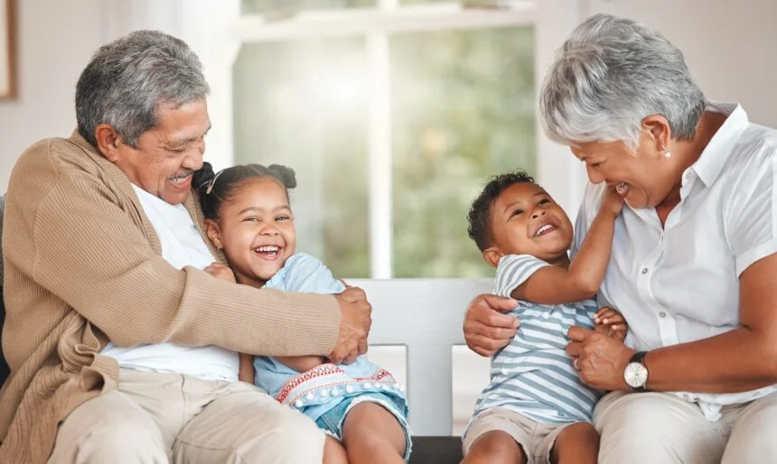 Abuelos fuertes y sanos: consejos caseros que cuidan su salud