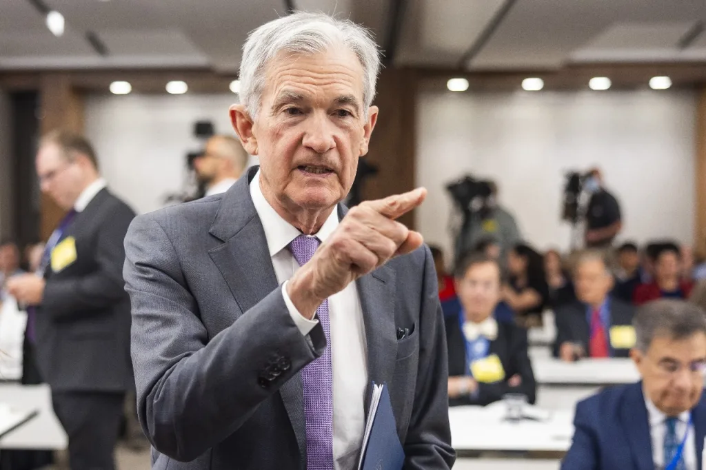 EN PORTADA: FED CEDE A TRUMP