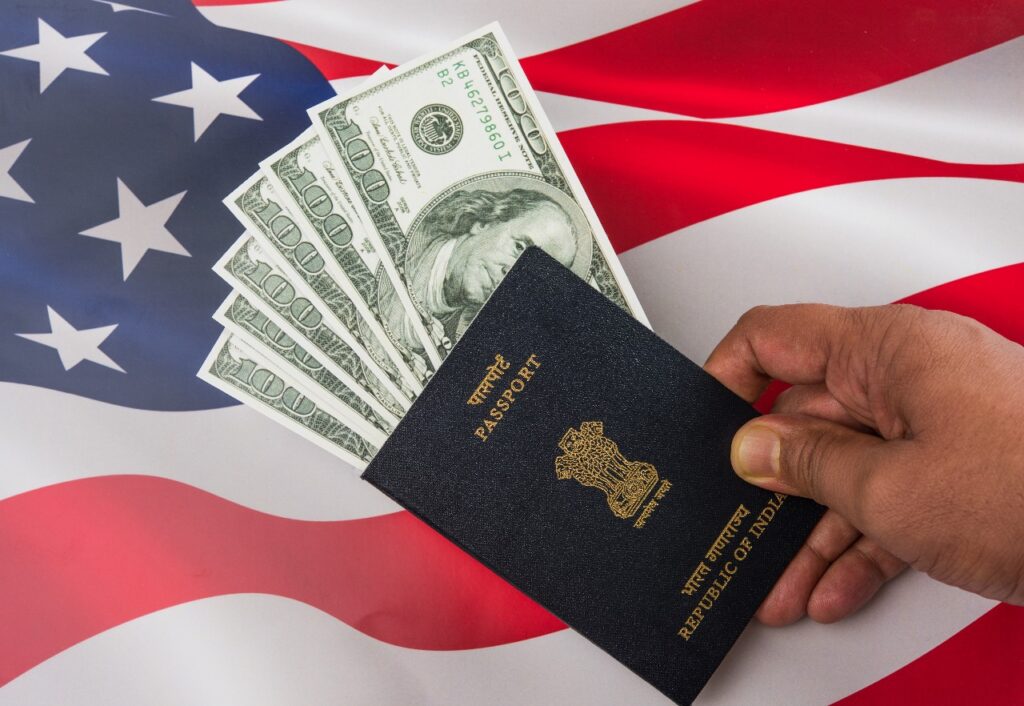EN PORTADA: TARIFA MILLONARIA A VISAS