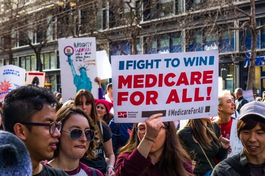 EN PORTADA: RECORTES A MEDICARE